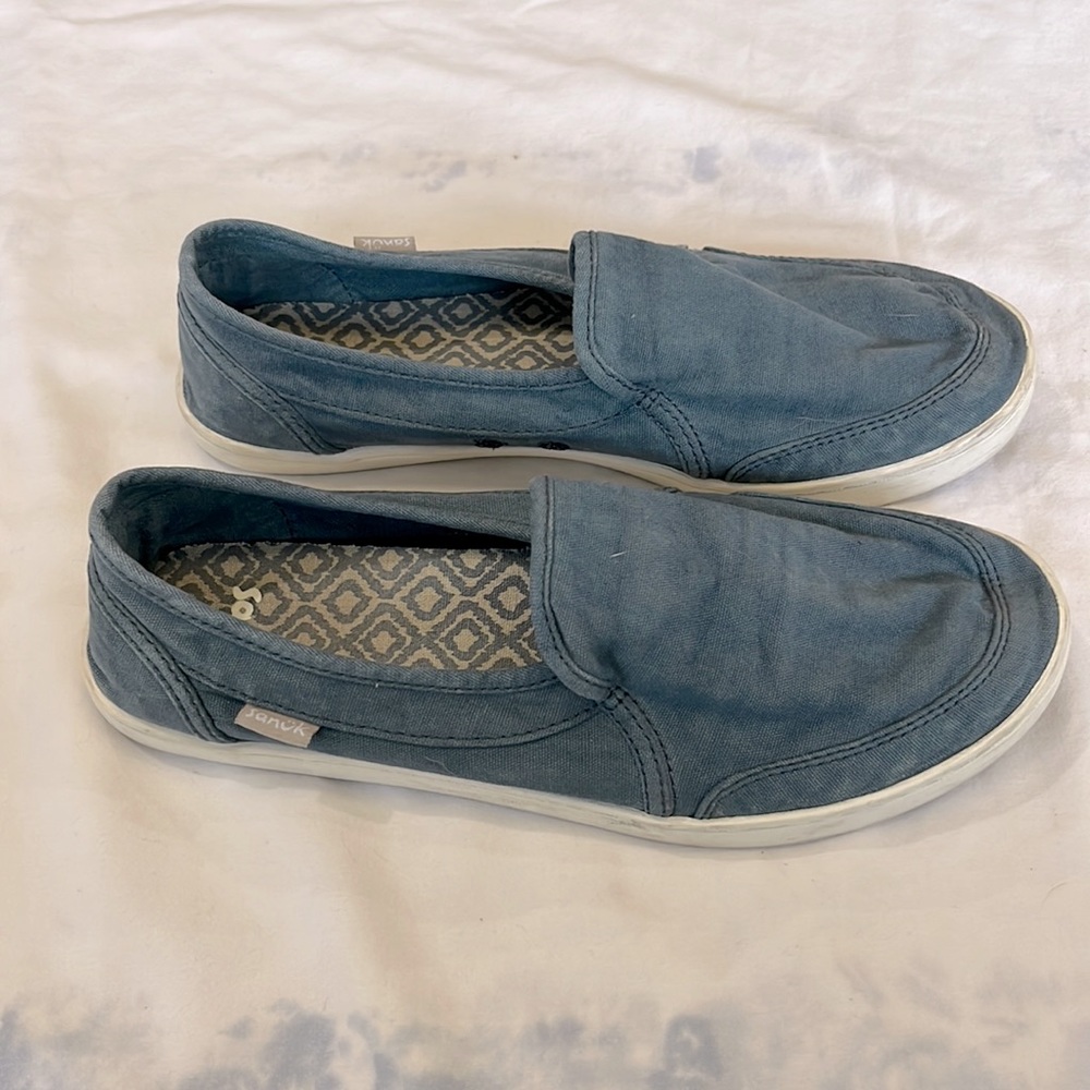 Good condition Sanuk blue slide on shoes. Super comfy! Sz 6.5